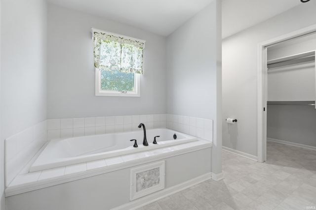 14399 Verona Lakes Passage, Fort Wayne, IN 46814