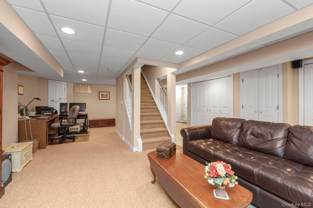 44 Fern Street, Floral Park, NY 11001