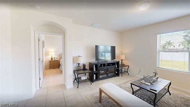 513 Nelson RD N, Cape Coral, FL 33993