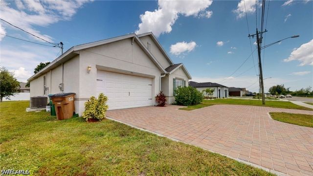 513 Nelson RD N, Cape Coral, FL 33993