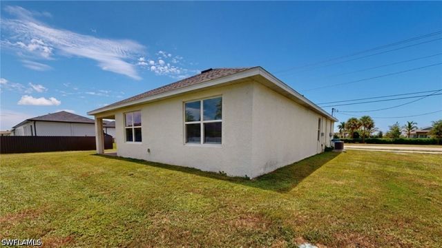 513 Nelson RD N, Cape Coral, FL 33993