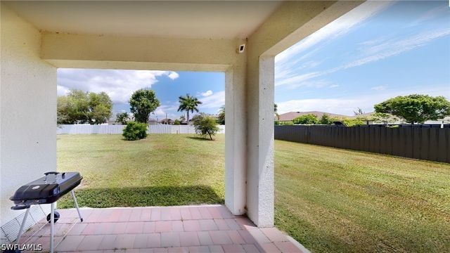 513 Nelson RD N, Cape Coral, FL 33993