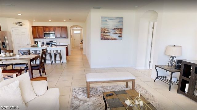 513 Nelson RD N, Cape Coral, FL 33993