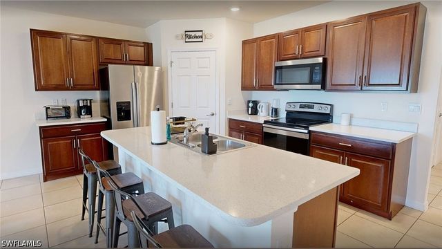 513 Nelson RD N, Cape Coral, FL 33993