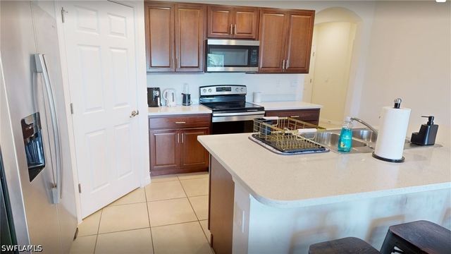 513 Nelson RD N, Cape Coral, FL 33993
