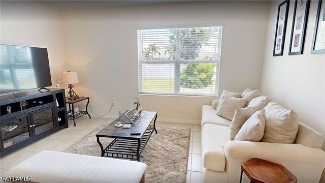 513 Nelson RD N, Cape Coral, FL 33993