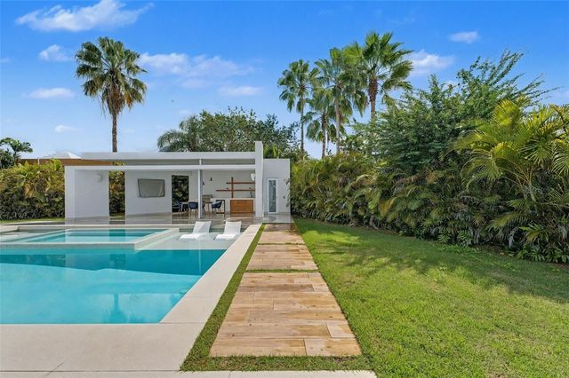 20 PASEO LAS PALMAS, Dorado, PR 00646