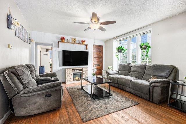 211 N Maple Street, Sturgis, MI 49091