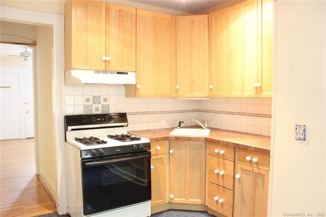 28 Cottage Street 1, New Haven, CT 06511