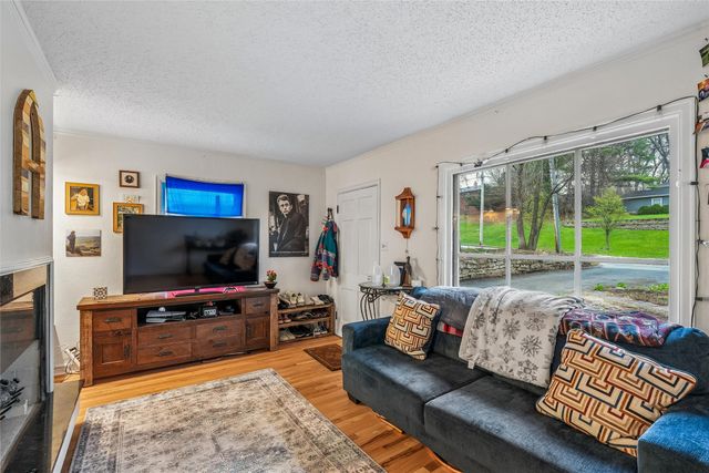 576 & 578 SW 42nd Street, Des Moines, IA 50312