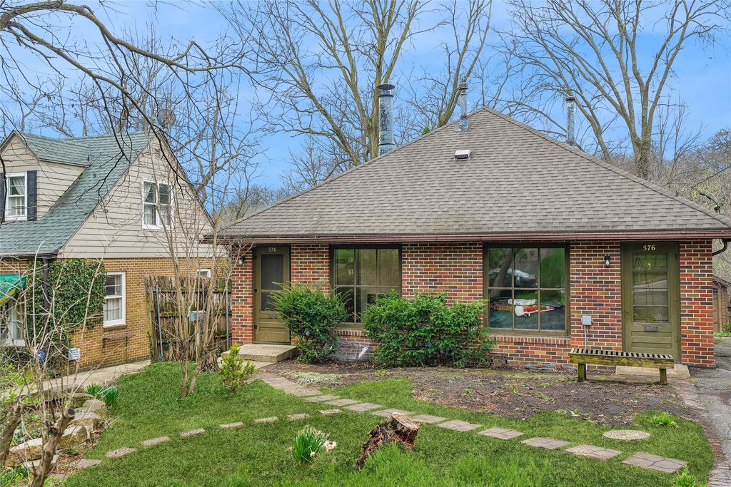 576 & 578 SW 42nd Street, Des Moines, IA 50312