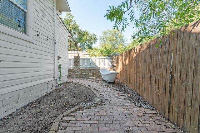 318 S Walnut Street, Weatherford, TX 76086