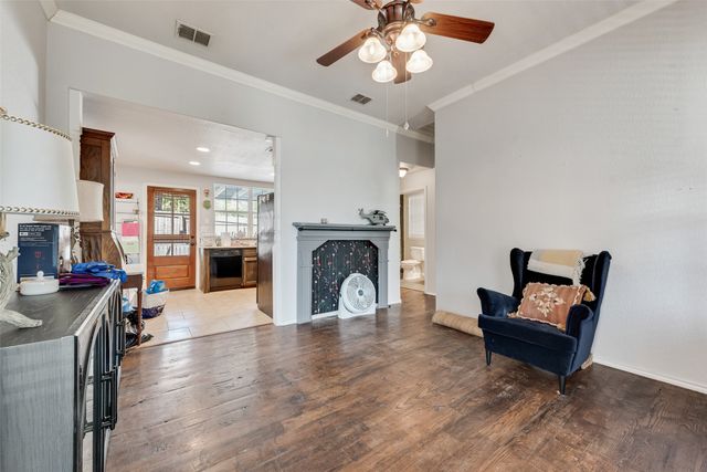 318 S Walnut Street, Weatherford, TX 76086