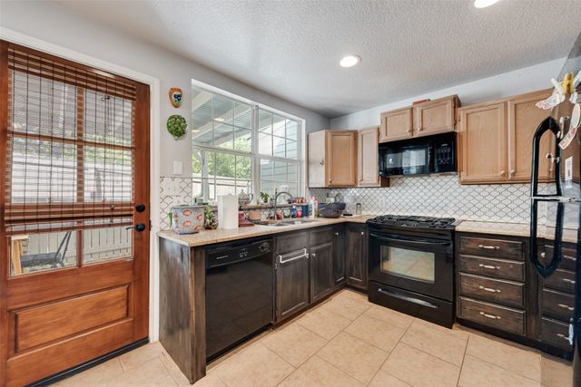 318 S Walnut Street, Weatherford, TX 76086