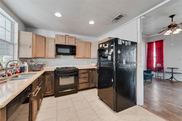 318 S Walnut Street, Weatherford, TX 76086