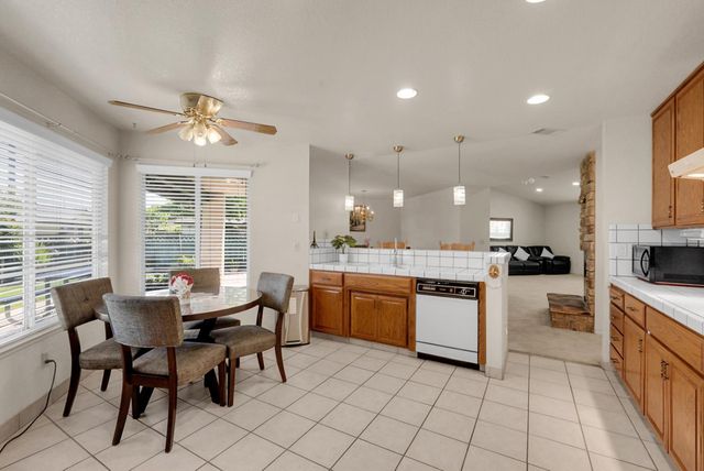 2195 Brigadoon Walk, Manteca, CA 95336