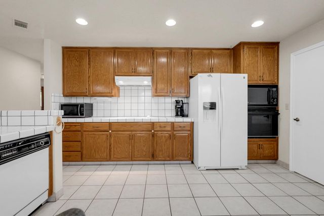 2195 Brigadoon Walk, Manteca, CA 95336