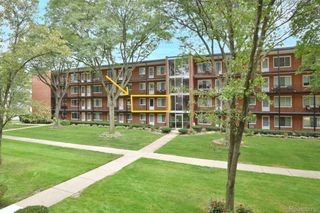 2925 W 13 MILE Road 205, Royal Oak, MI 48073