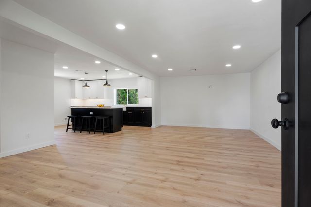 903 W 7th Street, Grove, OK 74344