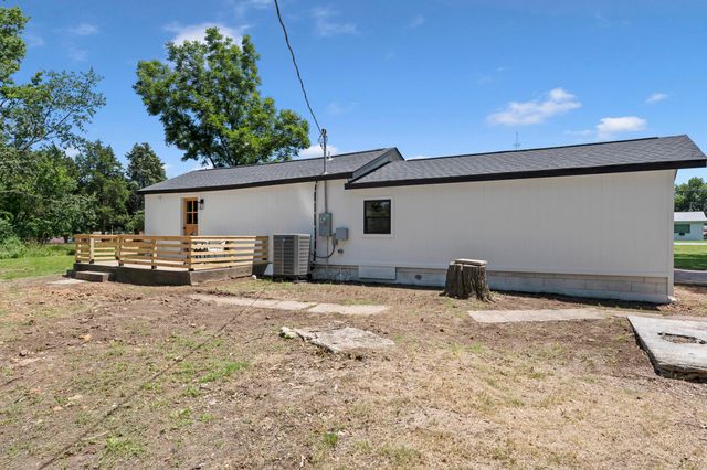903 W 7th Street, Grove, OK 74344