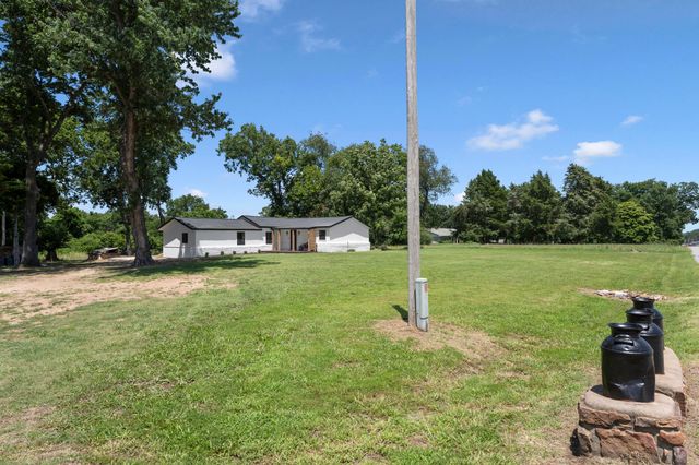 903 W 7th Street, Grove, OK 74344