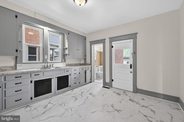 320 E PICCADILLY ST, Winchester, VA 22601