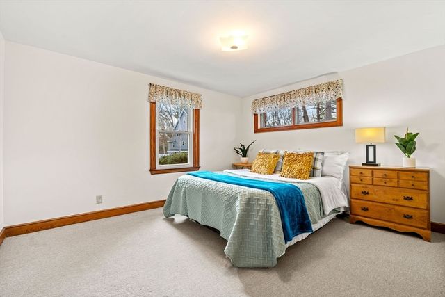 1 Ledgewood Rd, Wilmington, MA 01887