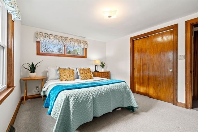 1 Ledgewood Rd, Wilmington, MA 01887