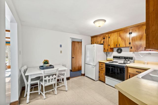 1 Ledgewood Rd, Wilmington, MA 01887