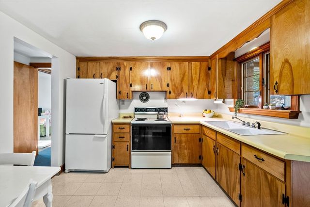 1 Ledgewood Rd, Wilmington, MA 01887