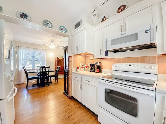 143 E LEMON STREET, Lady Lake, FL 32159