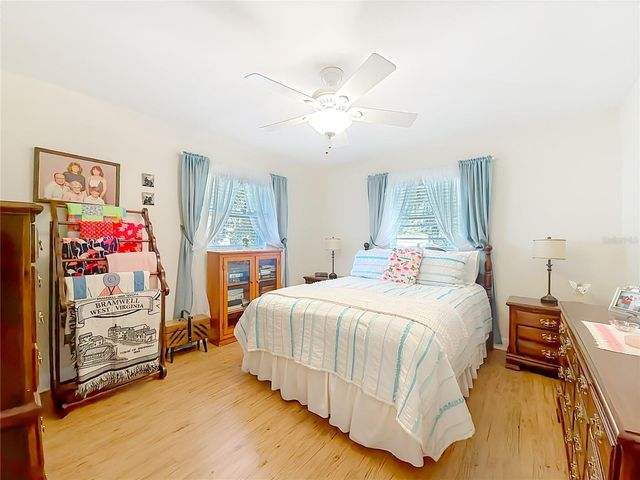 143 E LEMON STREET, Lady Lake, FL 32159