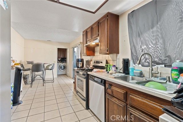 11557 Oakwood, Fontana, CA 92337