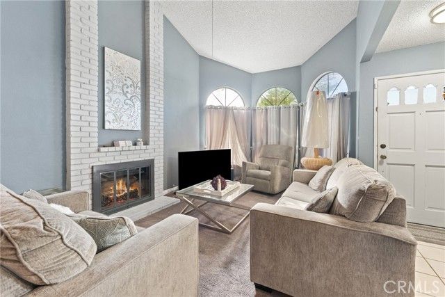 11557 Oakwood, Fontana, CA 92337