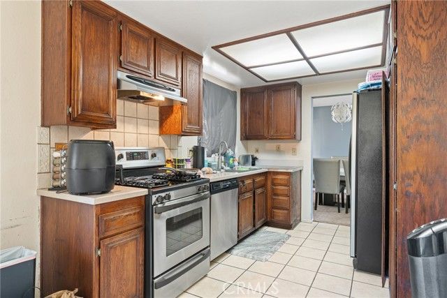 11557 Oakwood, Fontana, CA 92337