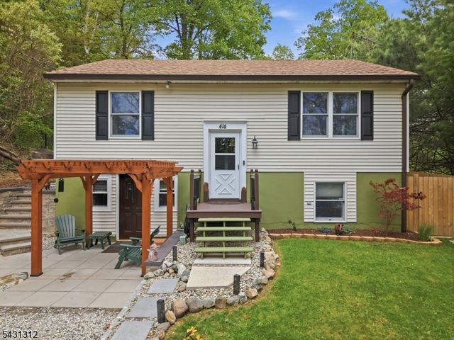 414 Macopin Rd, West Milford Twp., NJ 07480