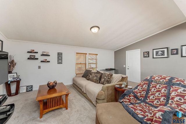 1017 S Sunburst Pl Place, Sioux Falls, SD 57106