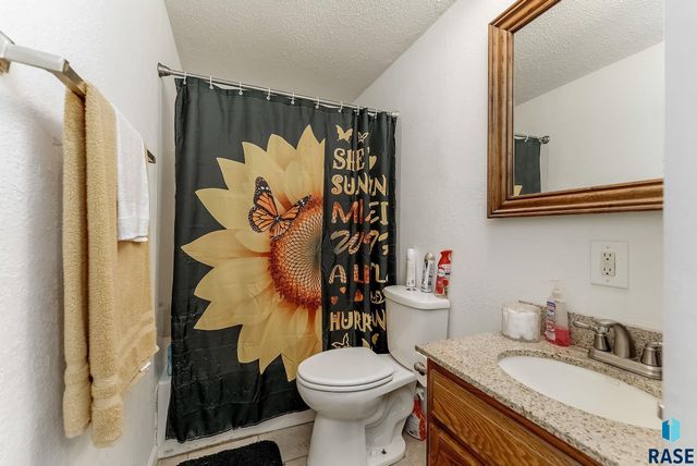 1017 S Sunburst Pl Place, Sioux Falls, SD 57106