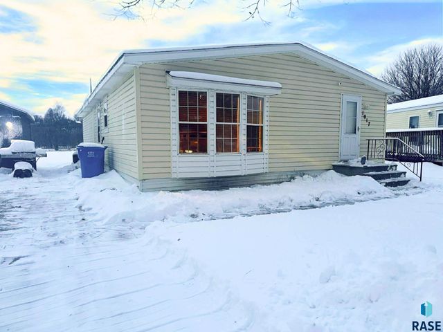 1017 S Sunburst Pl Place, Sioux Falls, SD 57106