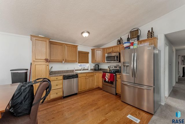 1017 S Sunburst Pl Place, Sioux Falls, SD 57106