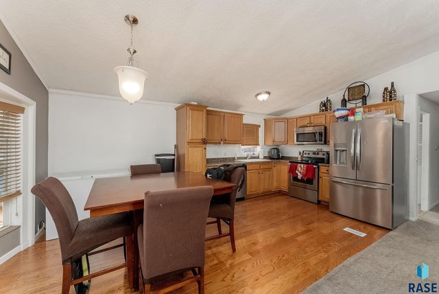 1017 S Sunburst Pl Place, Sioux Falls, SD 57106