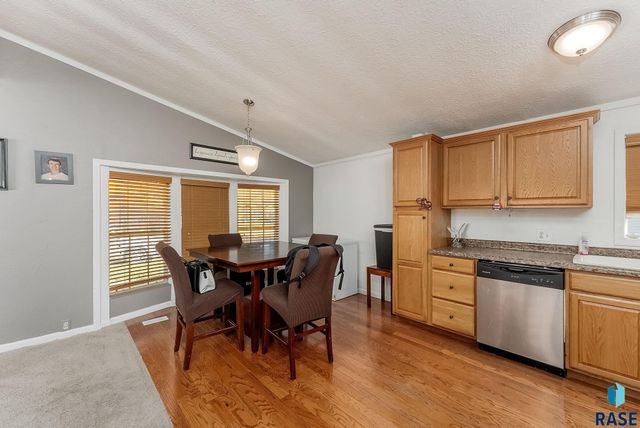 1017 S Sunburst Pl Place, Sioux Falls, SD 57106