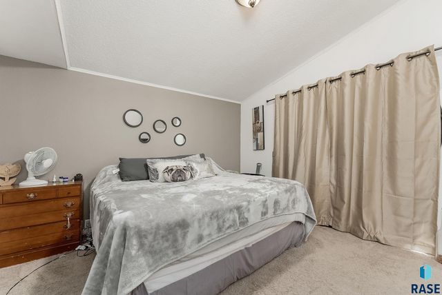 1017 S Sunburst Pl Place, Sioux Falls, SD 57106