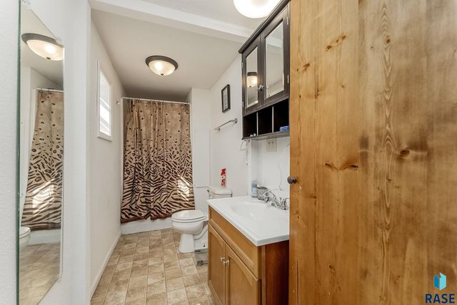 1017 S Sunburst Pl Place, Sioux Falls, SD 57106