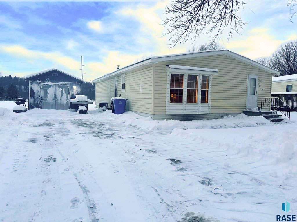 1017 S Sunburst Pl Place, Sioux Falls, SD 57106