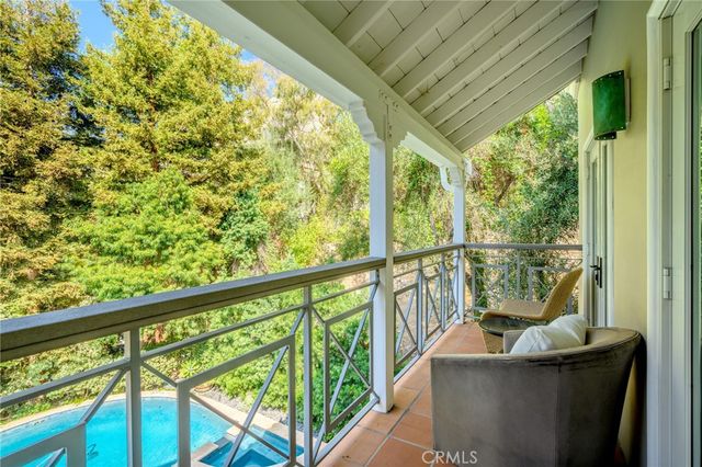 1040 Hillcroft Road, Glendale, CA 91207