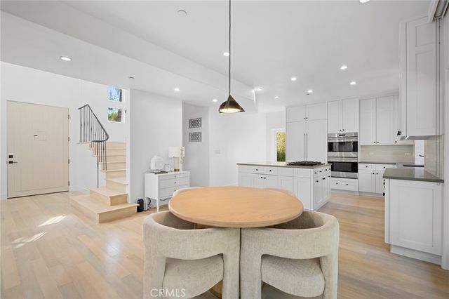 1040 Hillcroft Road, Glendale, CA 91207
