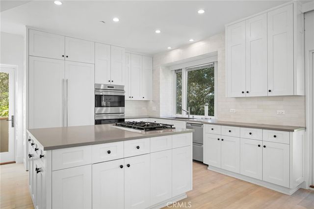 1040 Hillcroft Road, Glendale, CA 91207