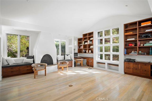 1040 Hillcroft Road, Glendale, CA 91207