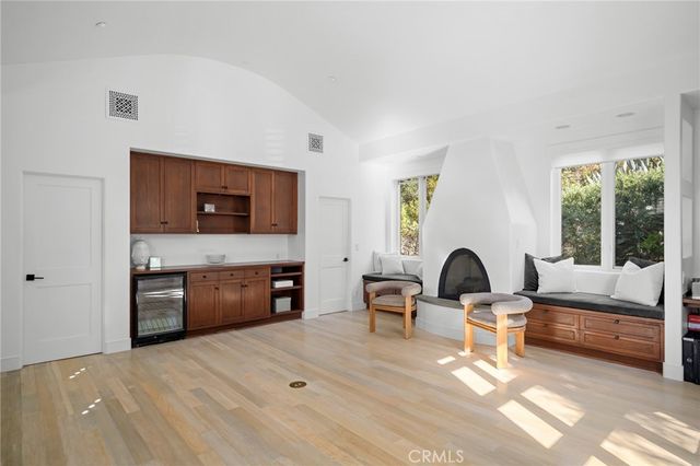 1040 Hillcroft Road, Glendale, CA 91207